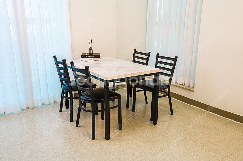 업소용 식탁 의자 테이블 함바 구내 식당 한식 마라탕 식탁 고기집 불판 자연목 4인용 원형식탁--0